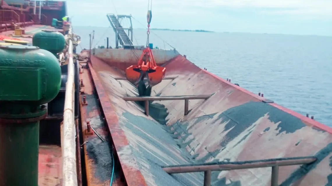 Break bulk cargo discharge - Aggregates and Sand