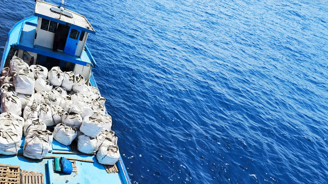 Cements discharging from vessel to dhoni